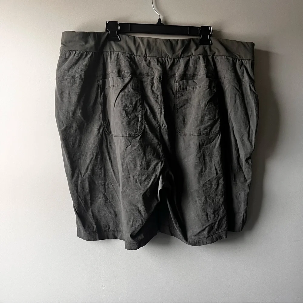 Athleta Trekkie Bermuda 2.0 Shorts
